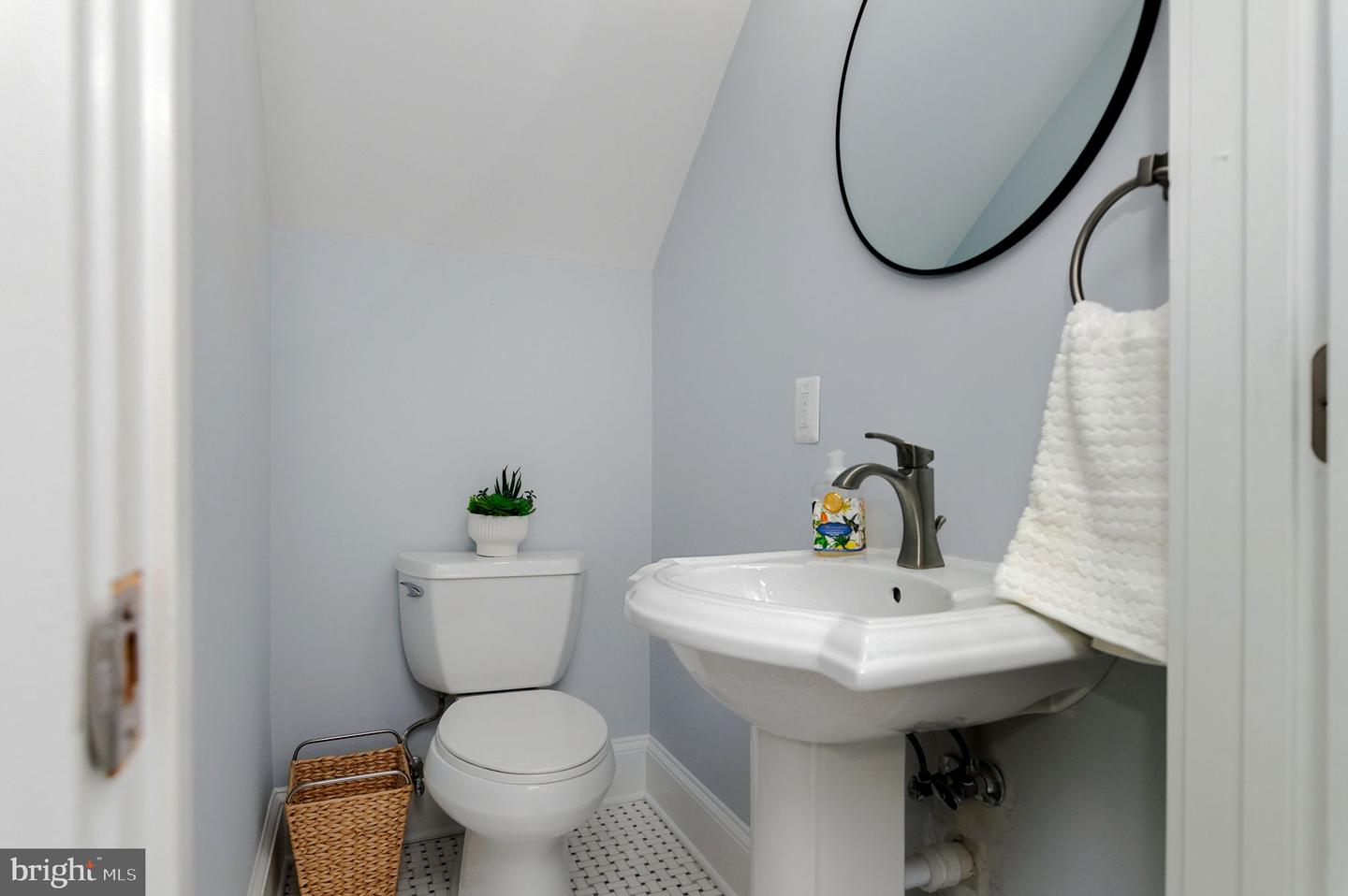 5129 12TH ST S, ARLINGTON, Virginia 22204, 4 Bedrooms Bedrooms, ,4 BathroomsBathrooms,Residential,For sale,5129 12TH ST S,VAAR2067766 MLS # VAAR2067766