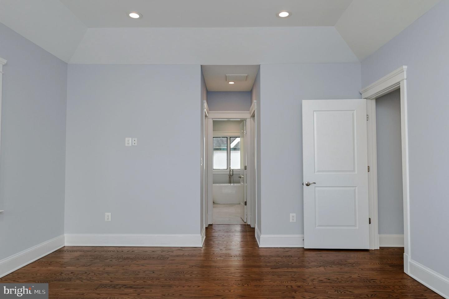 5129 12TH ST S, ARLINGTON, Virginia 22204, 4 Bedrooms Bedrooms, ,4 BathroomsBathrooms,Residential,For sale,5129 12TH ST S,VAAR2067766 MLS # VAAR2067766