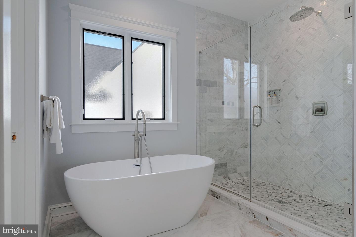 5129 12TH ST S, ARLINGTON, Virginia 22204, 4 Bedrooms Bedrooms, ,4 BathroomsBathrooms,Residential,For sale,5129 12TH ST S,VAAR2067766 MLS # VAAR2067766