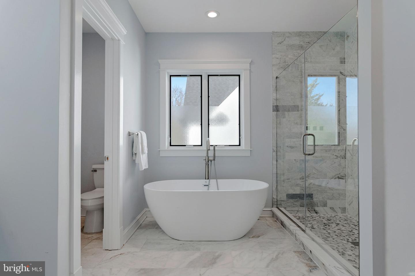 5129 12TH ST S, ARLINGTON, Virginia 22204, 4 Bedrooms Bedrooms, ,4 BathroomsBathrooms,Residential,For sale,5129 12TH ST S,VAAR2067766 MLS # VAAR2067766