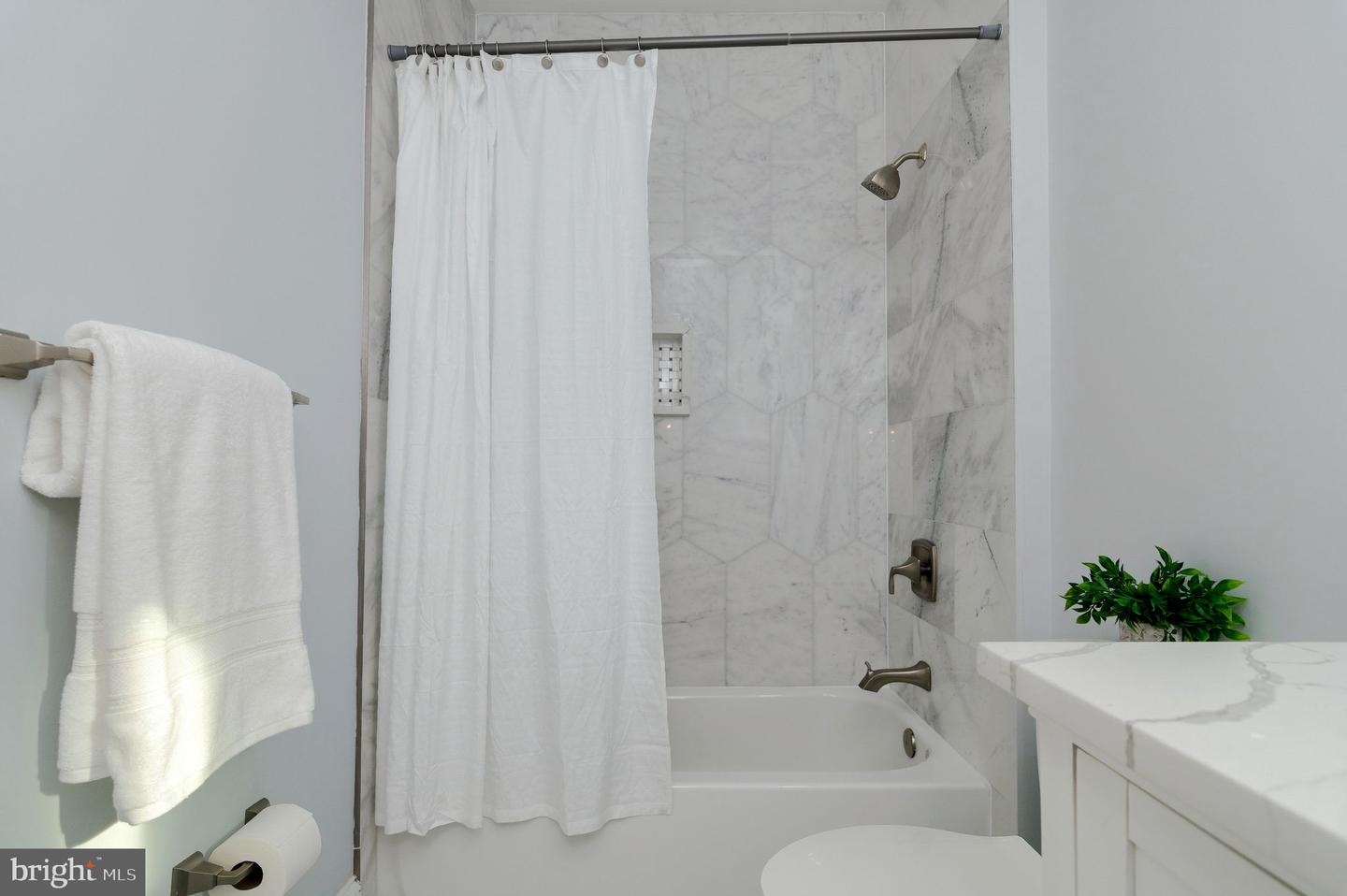 5129 12TH ST S, ARLINGTON, Virginia 22204, 4 Bedrooms Bedrooms, ,4 BathroomsBathrooms,Residential,For sale,5129 12TH ST S,VAAR2067766 MLS # VAAR2067766