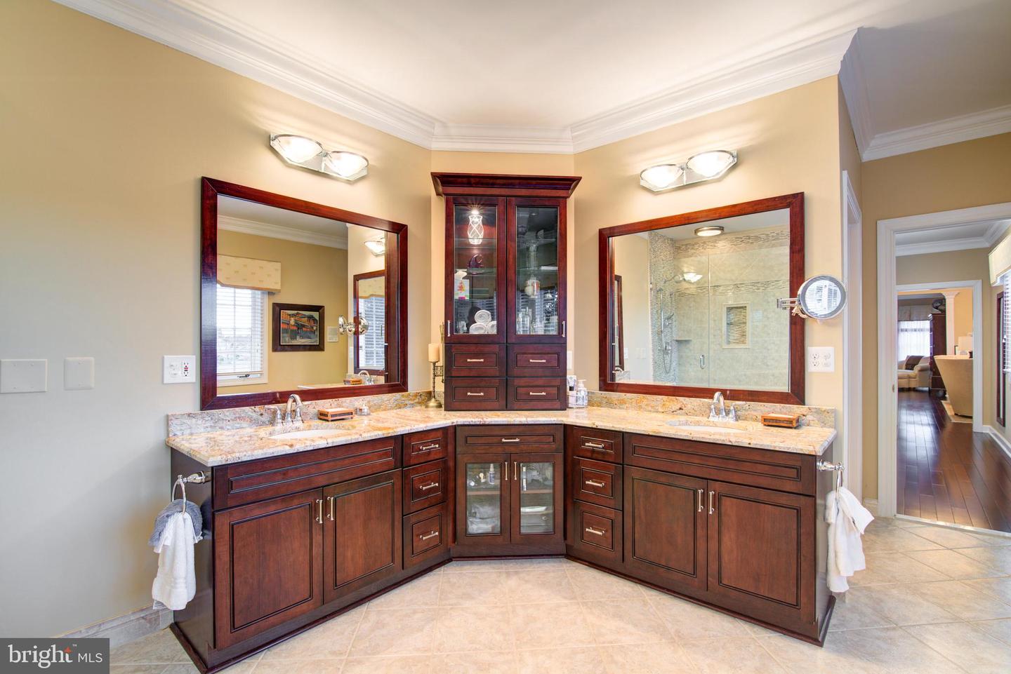 43287 WARWICK HILLS CT, LEESBURG, Virginia 20176, 5 Bedrooms Bedrooms, ,4 BathroomsBathrooms,Residential,For sale,43287 WARWICK HILLS CT,VALO2113976 MLS # VALO2113976