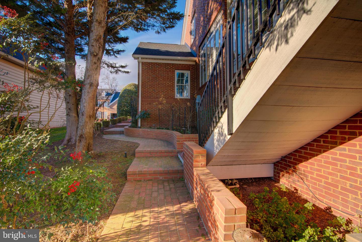 43287 WARWICK HILLS CT, LEESBURG, Virginia 20176, 5 Bedrooms Bedrooms, ,4 BathroomsBathrooms,Residential,For sale,43287 WARWICK HILLS CT,VALO2113976 MLS # VALO2113976