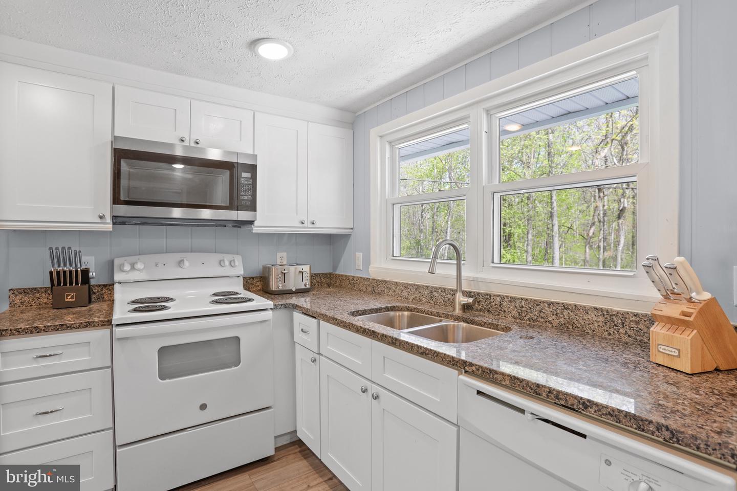 5002 E POINT RD, ELKTON, Virginia 22827, 3 Bedrooms Bedrooms, ,2 BathroomsBathrooms,Residential,For sale,5002 E POINT RD,VARO2002812 MLS # VARO2002812