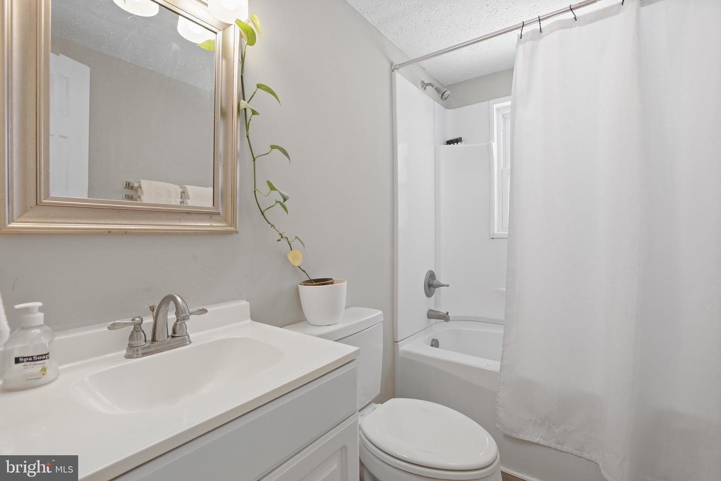 5002 E POINT RD, ELKTON, Virginia 22827, 3 Bedrooms Bedrooms, ,2 BathroomsBathrooms,Residential,For sale,5002 E POINT RD,VARO2002812 MLS # VARO2002812