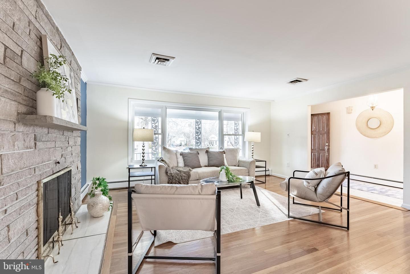 2201 ROLLINS DR, ALEXANDRIA, Virginia 22307, 4 Bedrooms Bedrooms, ,3 BathroomsBathrooms,Residential,For sale,2201 ROLLINS DR,VAFX2285924 MLS # VAFX2285924