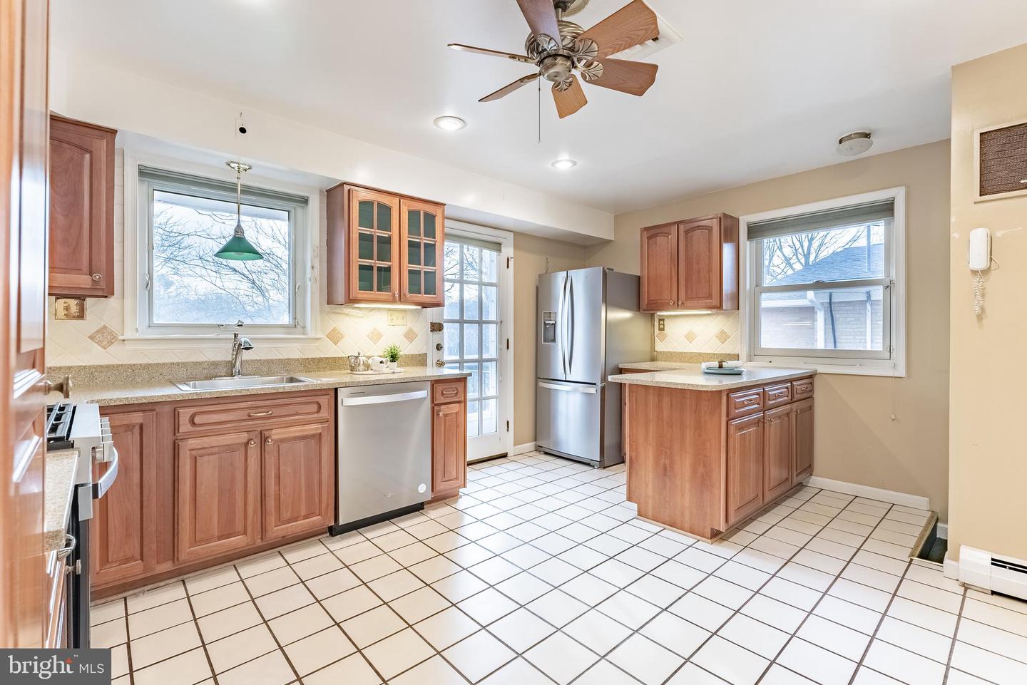 2201 ROLLINS DR, ALEXANDRIA, Virginia 22307, 4 Bedrooms Bedrooms, ,3 BathroomsBathrooms,Residential,For sale,2201 ROLLINS DR,VAFX2285924 MLS # VAFX2285924