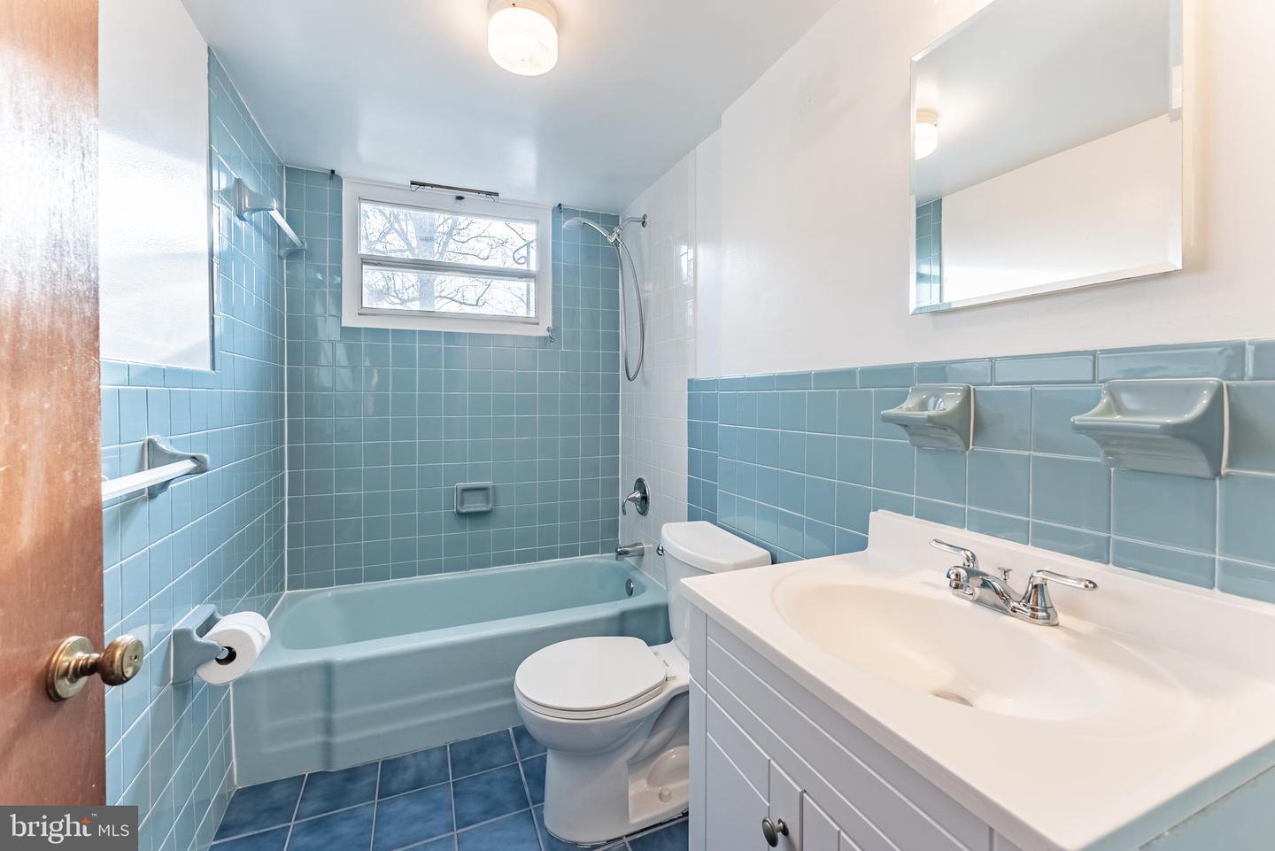 2201 ROLLINS DR, ALEXANDRIA, Virginia 22307, 4 Bedrooms Bedrooms, ,3 BathroomsBathrooms,Residential,For sale,2201 ROLLINS DR,VAFX2285924 MLS # VAFX2285924