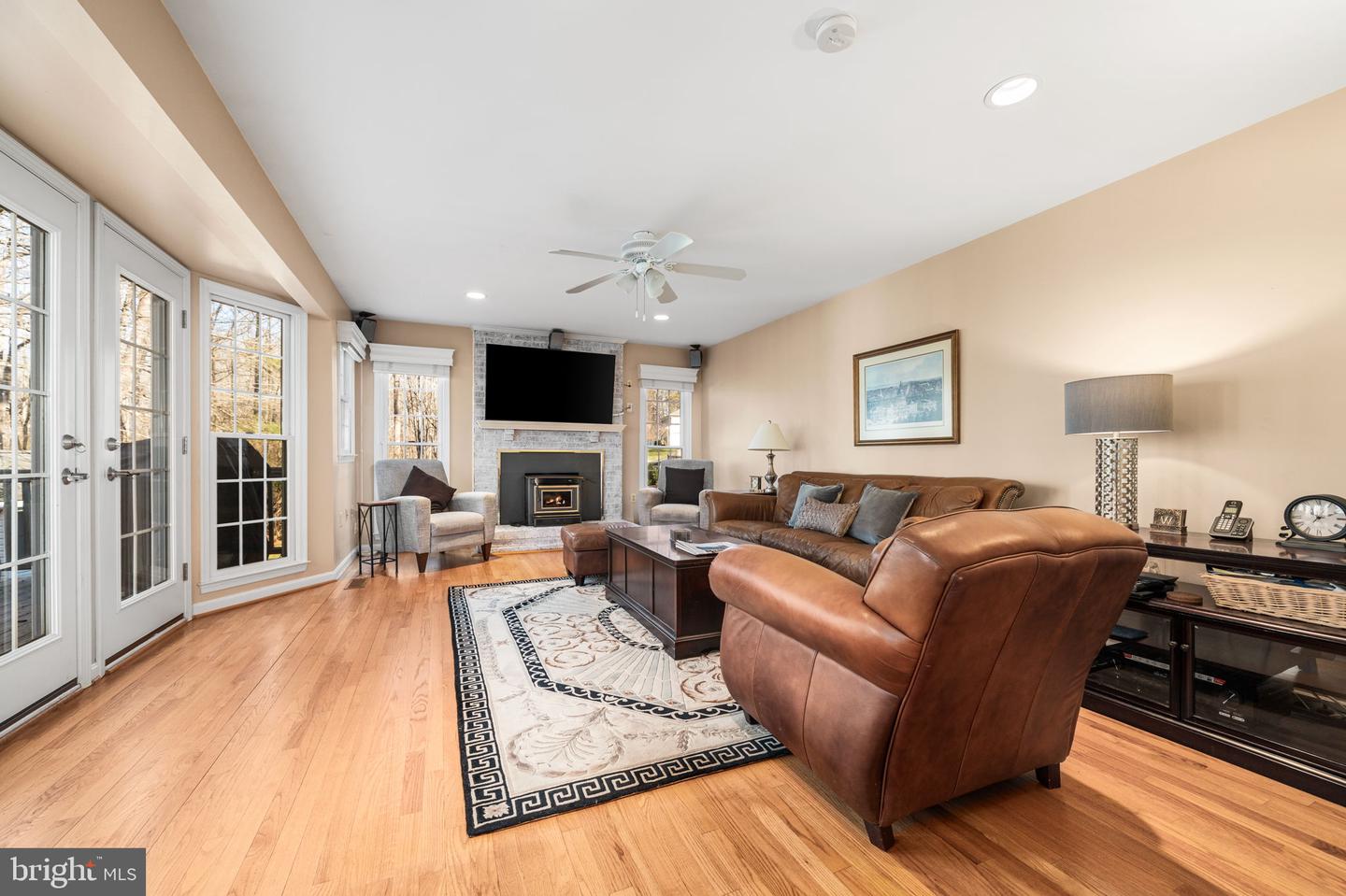 4926 NOVAK LN, FAIRFAX, Virginia 22030, 4 Bedrooms Bedrooms, ,4 BathroomsBathrooms,Residential,For sale,4926 NOVAK LN,VAFX2285996 MLS # VAFX2285996