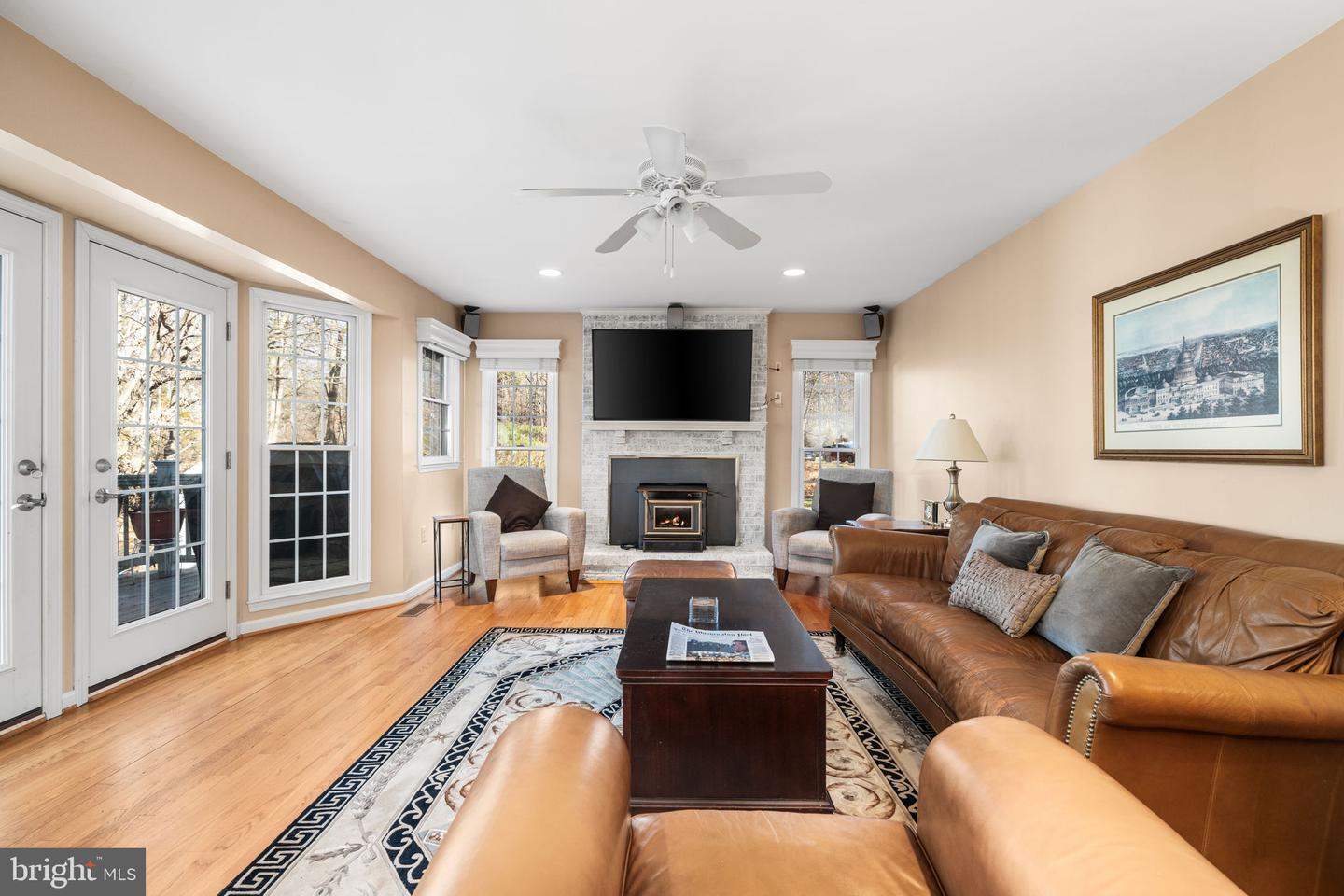 4926 NOVAK LN, FAIRFAX, Virginia 22030, 4 Bedrooms Bedrooms, ,4 BathroomsBathrooms,Residential,For sale,4926 NOVAK LN,VAFX2285996 MLS # VAFX2285996