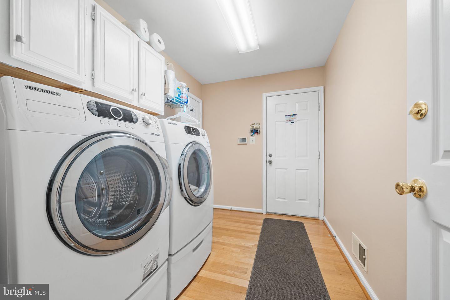 4926 NOVAK LN, FAIRFAX, Virginia 22030, 4 Bedrooms Bedrooms, ,4 BathroomsBathrooms,Residential,For sale,4926 NOVAK LN,VAFX2285996 MLS # VAFX2285996