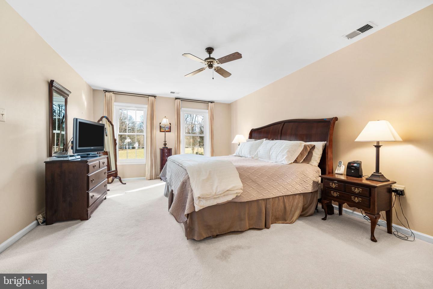 4926 NOVAK LN, FAIRFAX, Virginia 22030, 4 Bedrooms Bedrooms, ,4 BathroomsBathrooms,Residential,For sale,4926 NOVAK LN,VAFX2285996 MLS # VAFX2285996