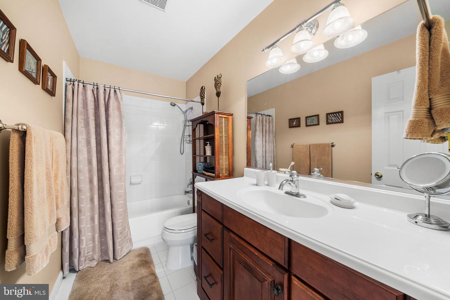 4926 NOVAK LN, FAIRFAX, Virginia 22030, 4 Bedrooms Bedrooms, ,4 BathroomsBathrooms,Residential,For sale,4926 NOVAK LN,VAFX2285996 MLS # VAFX2285996