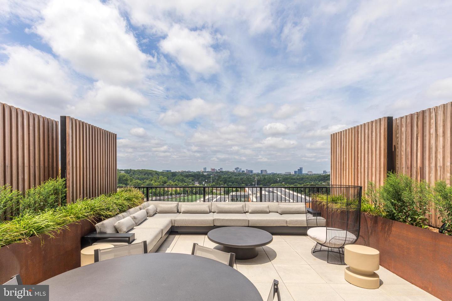 255 W. FALLS STATION BLVD #310, FALLS CHURCH, Virginia 22046, 2 Bedrooms Bedrooms, 3 Rooms Rooms,1 BathroomBathrooms,Residential,For sale,255 W. FALLS STATION BLVD #310,VAFA2003518 MLS # VAFA2003518