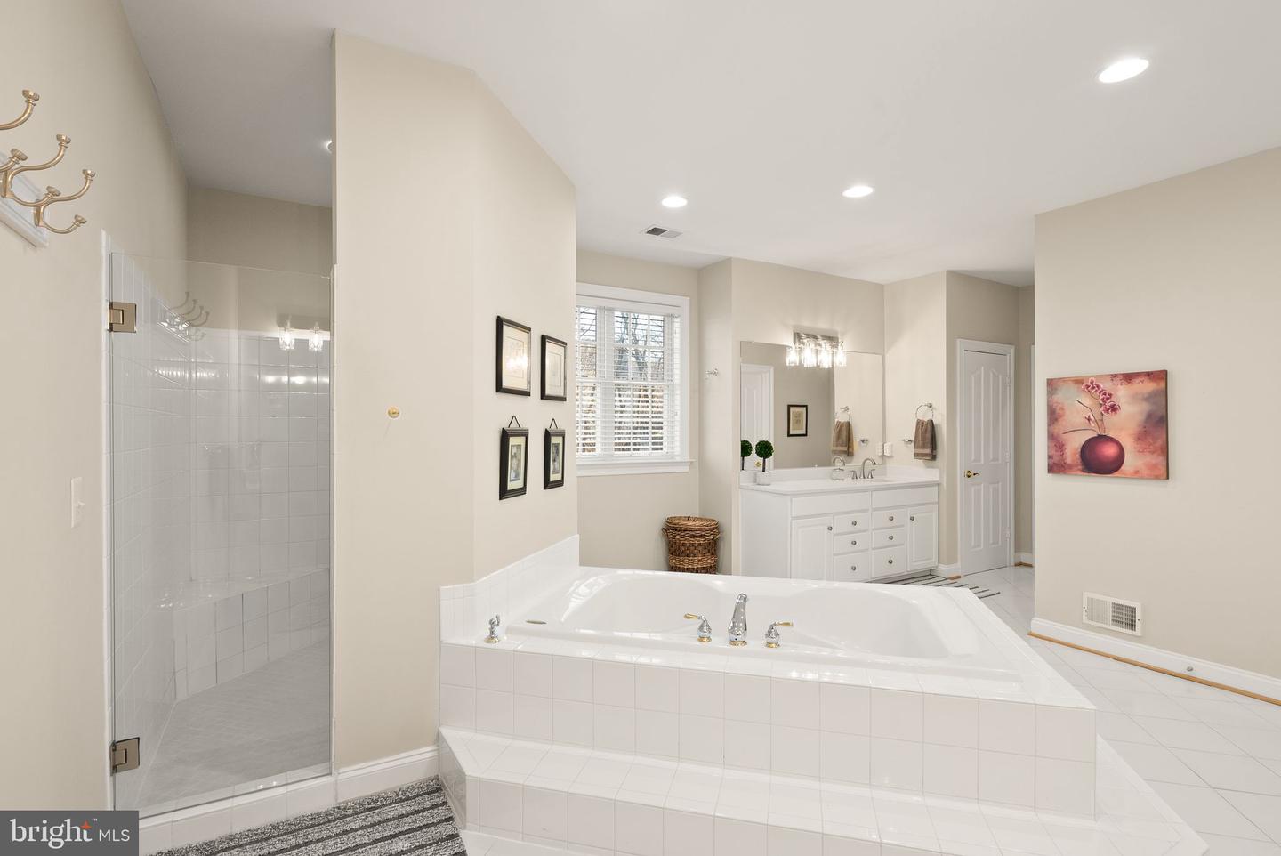 19126 STREAM CROSSING CT, LEESBURG, Virginia 20176, 4 Bedrooms Bedrooms, ,4 BathroomsBathrooms,Residential,For sale,19126 STREAM CROSSING CT,VALO2114084 MLS # VALO2114084