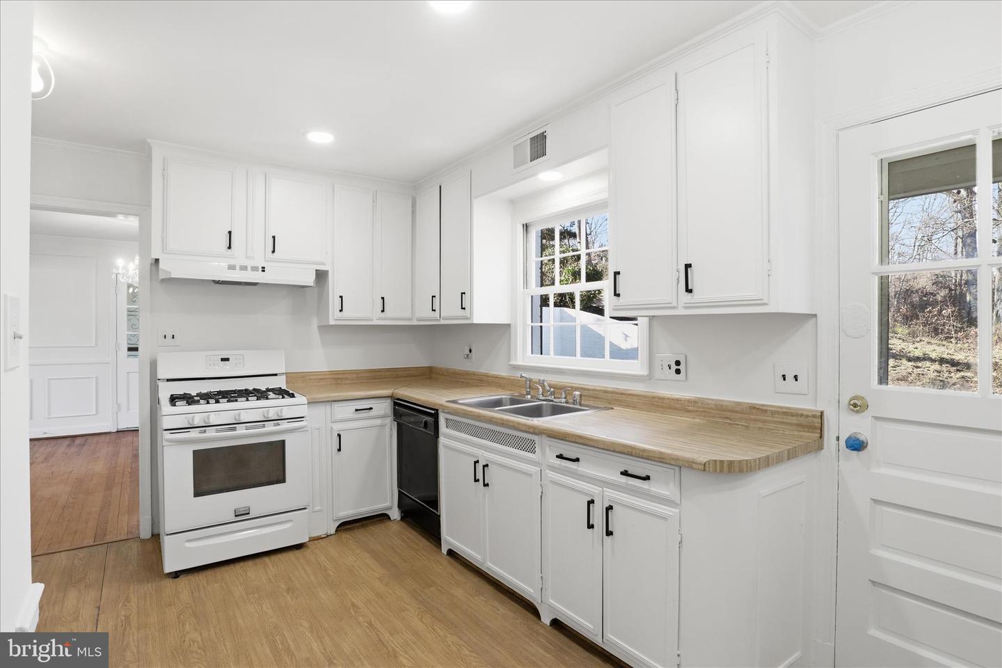 3701 PINE BROOK RD, ALEXANDRIA, Virginia 22310, 5 Bedrooms Bedrooms, ,3 BathroomsBathrooms,Residential,For sale,3701 PINE BROOK RD,VAFX2286072 MLS # VAFX2286072