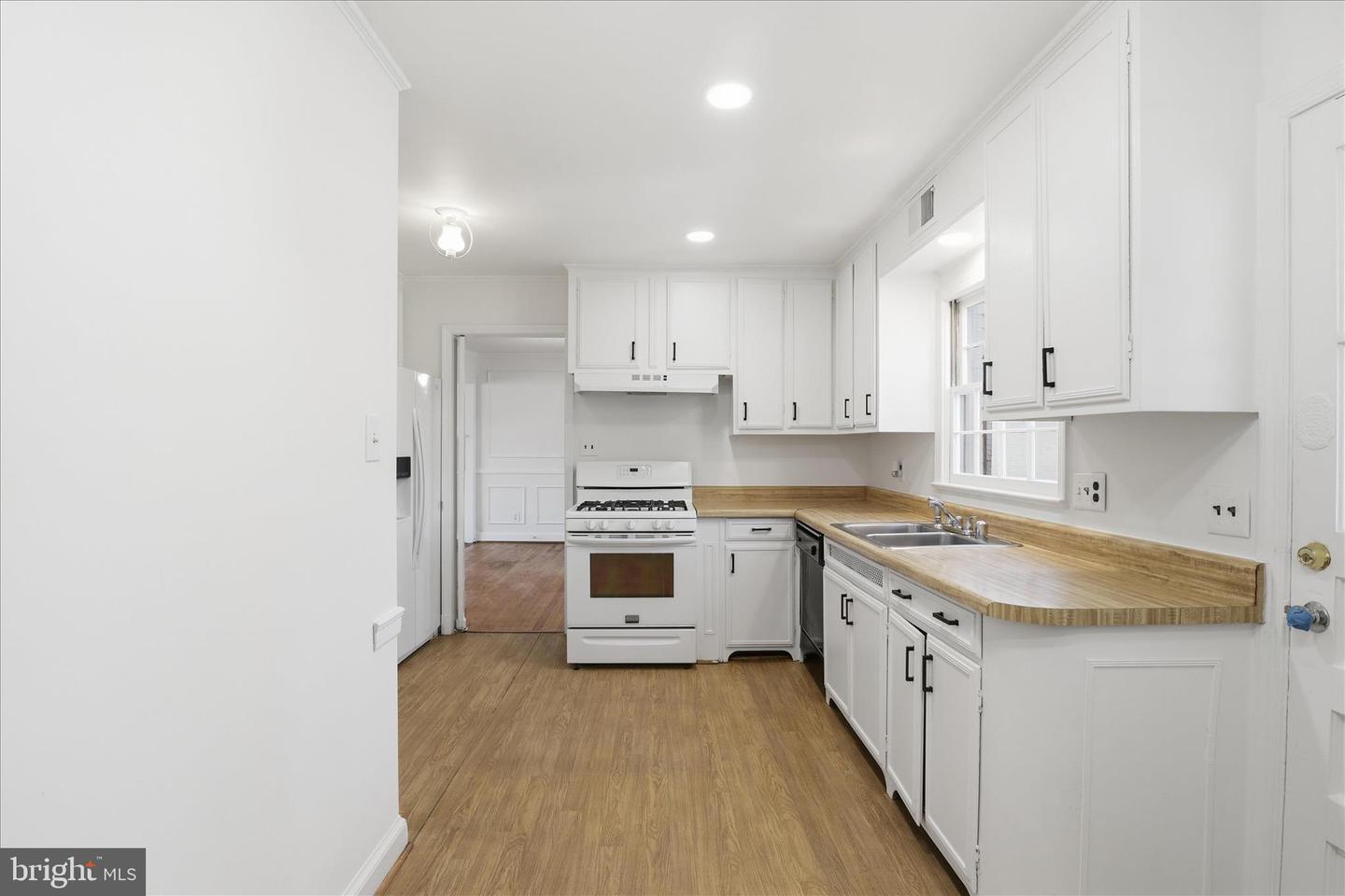 3701 PINE BROOK RD, ALEXANDRIA, Virginia 22310, 5 Bedrooms Bedrooms, ,3 BathroomsBathrooms,Residential,For sale,3701 PINE BROOK RD,VAFX2286072 MLS # VAFX2286072