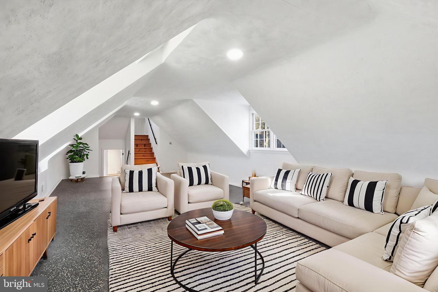 3701 PINE BROOK RD, ALEXANDRIA, Virginia 22310, 5 Bedrooms Bedrooms, ,3 BathroomsBathrooms,Residential,For sale,3701 PINE BROOK RD,VAFX2286072 MLS # VAFX2286072