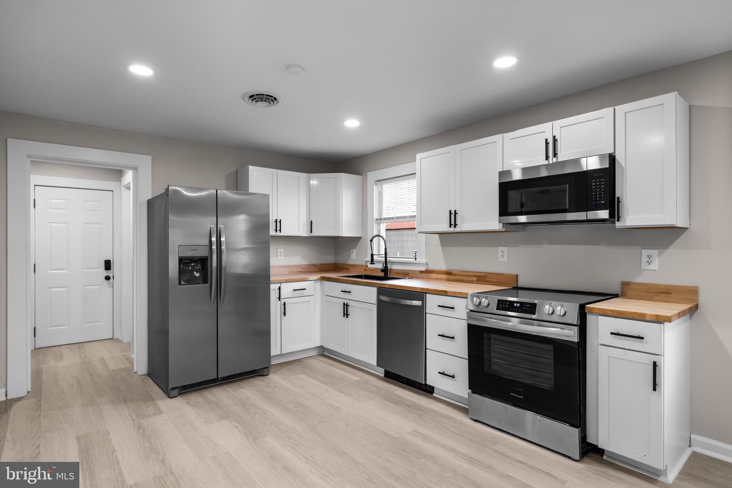 403 WOLF ST, EMPORIA, Virginia 23847, 3 Bedrooms Bedrooms, 5 Rooms Rooms,2 BathroomsBathrooms,Residential,For sale,403 WOLF ST,VAGE2000026 MLS # VAGE2000026