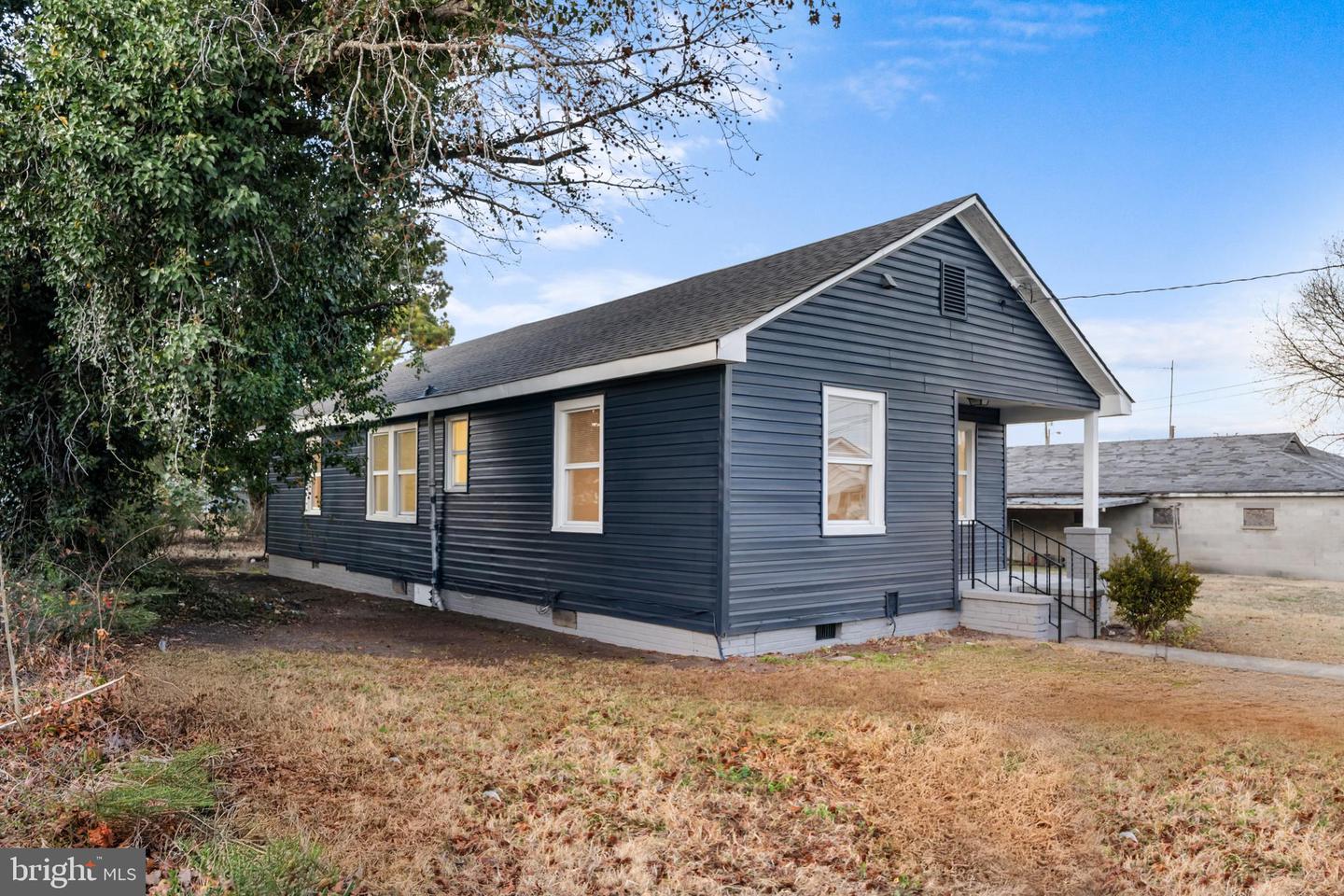 403 WOLF ST, EMPORIA, Virginia 23847, 3 Bedrooms Bedrooms, 5 Rooms Rooms,2 BathroomsBathrooms,Residential,For sale,403 WOLF ST,VAGE2000026 MLS # VAGE2000026