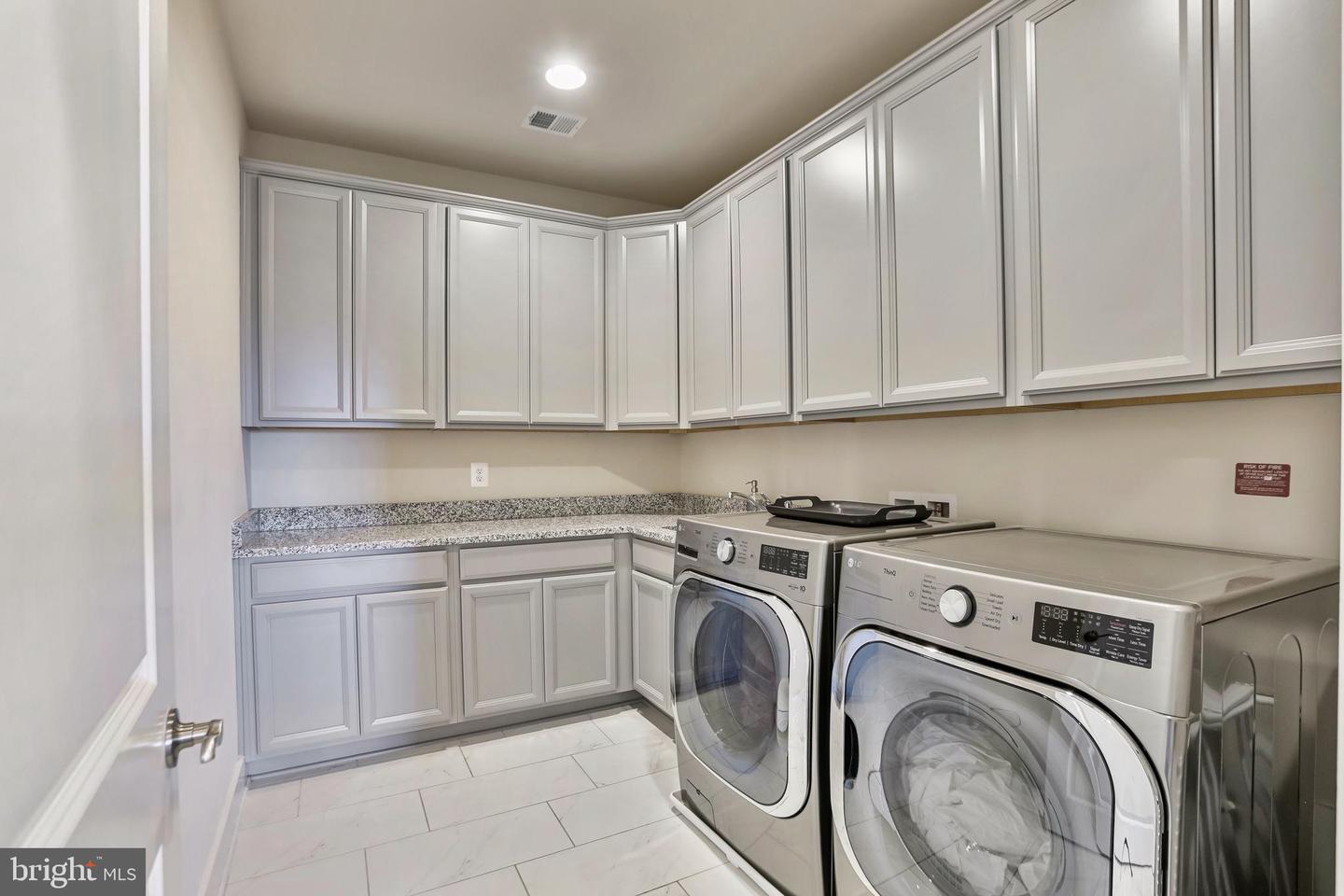 19135 HUNTRIDGE PRESERVE CT, PURCELLVILLE, Virginia 20132, 5 Bedrooms Bedrooms, ,5 BathroomsBathrooms,Residential,For sale,19135 HUNTRIDGE PRESERVE CT,VALO2114128 MLS # VALO2114128