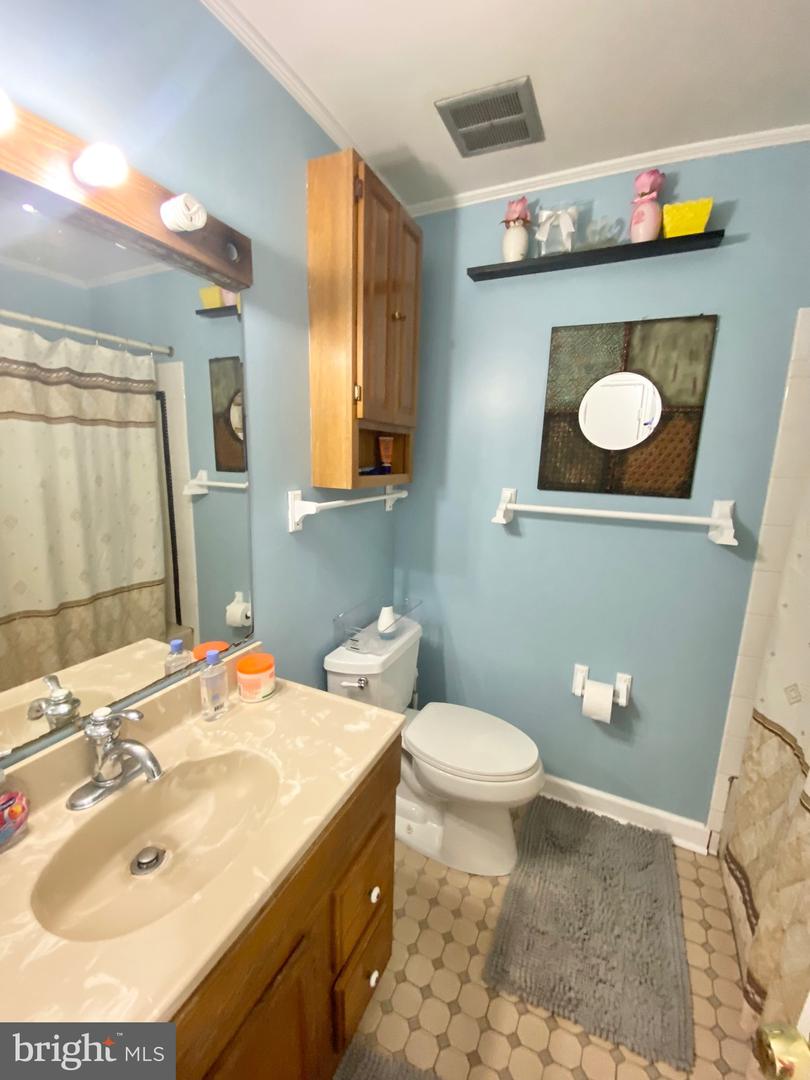 4812 KENTBURY CT, WOODBRIDGE, Virginia 22193, 4 Bedrooms Bedrooms, ,2 BathroomsBathrooms,Residential,For sale,4812 KENTBURY CT,VAPW2110718 MLS # VAPW2110718