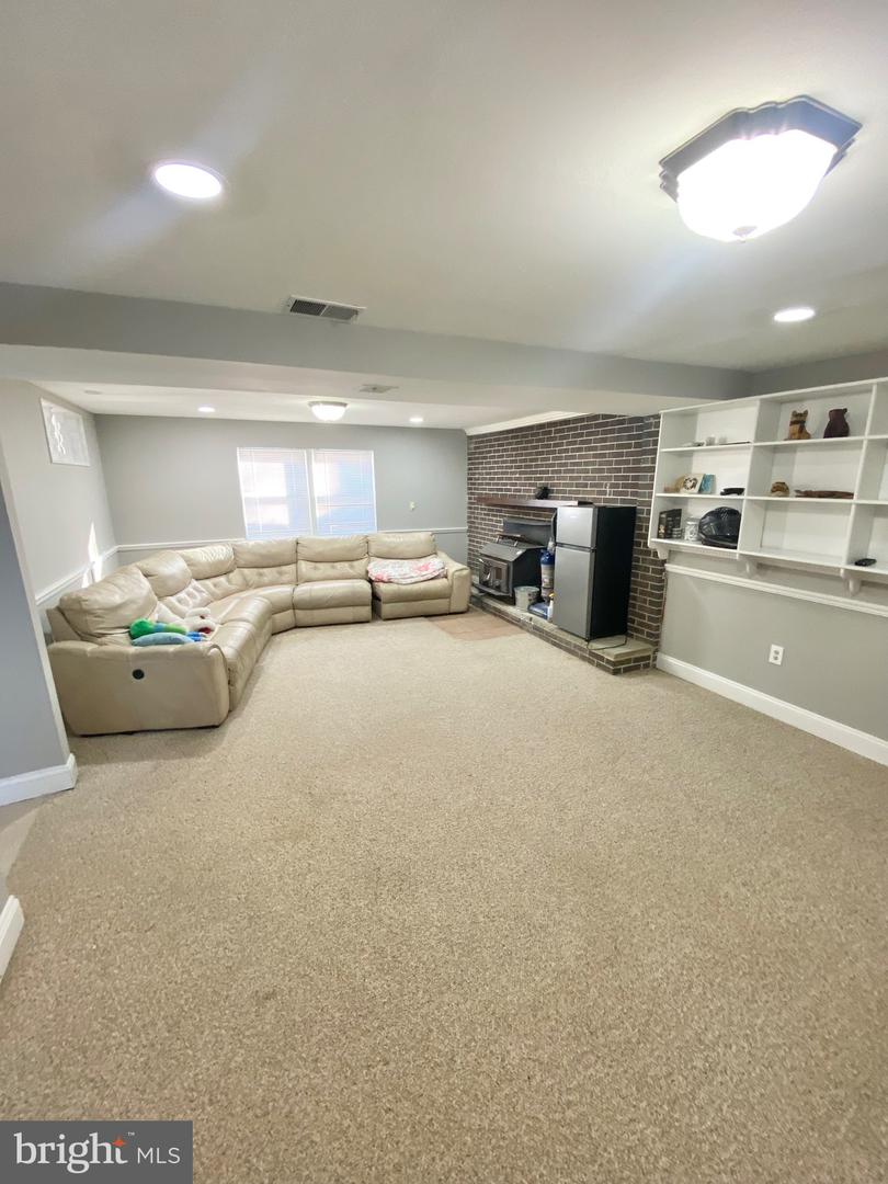 4812 KENTBURY CT, WOODBRIDGE, Virginia 22193, 4 Bedrooms Bedrooms, ,2 BathroomsBathrooms,Residential,For sale,4812 KENTBURY CT,VAPW2110718 MLS # VAPW2110718