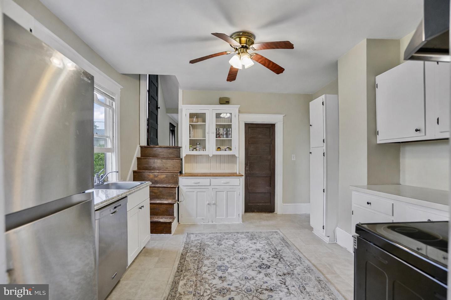 200 S ORCHARD DR, PURCELLVILLE, Virginia 20132, 4 Bedrooms Bedrooms, 12 Rooms Rooms,2 BathroomsBathrooms,Residential,For sale,200 S ORCHARD DR,VALO2114152 MLS # VALO2114152