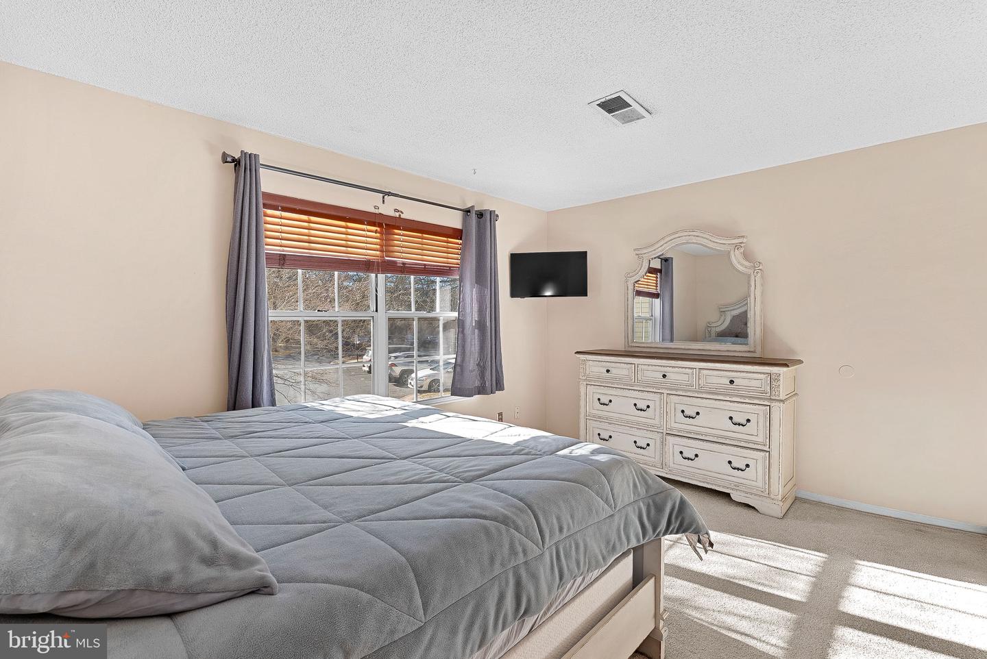 1115 HUNTMASTER TER NE #202, LEESBURG, Virginia 20176, 2 Bedrooms Bedrooms, ,2 BathroomsBathrooms,Residential,For sale,1115 HUNTMASTER TER NE #202,VALO2114178 MLS # VALO2114178