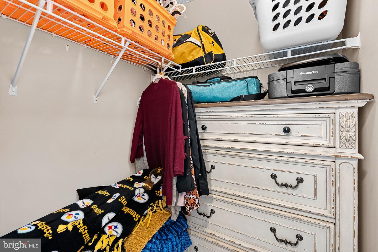 1115 HUNTMASTER TER NE #202, LEESBURG, Virginia 20176, 2 Bedrooms Bedrooms, ,2 BathroomsBathrooms,Residential,For sale,1115 HUNTMASTER TER NE #202,VALO2114178 MLS # VALO2114178