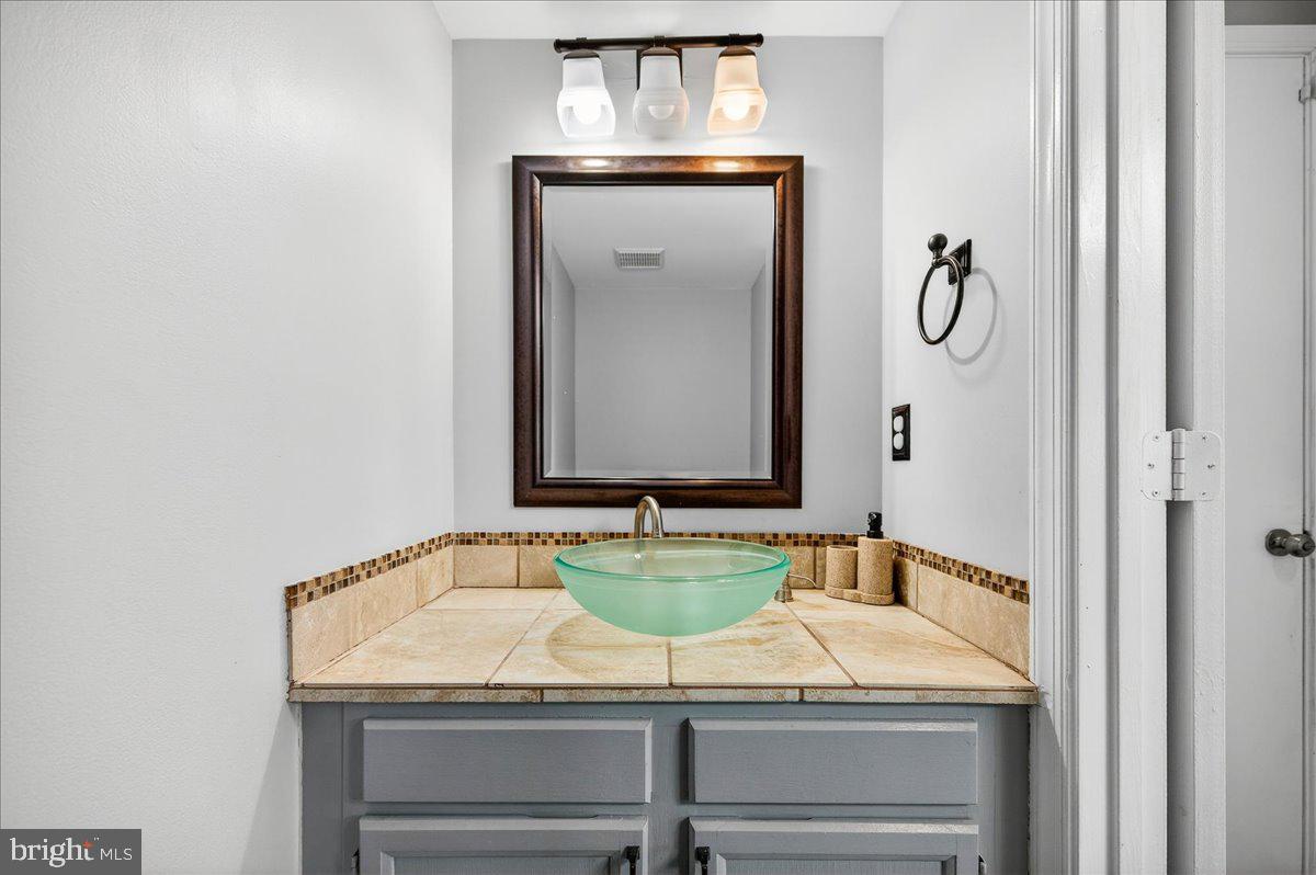 10200 RACQUET CIR, MANASSAS, Virginia 20110, 4 Bedrooms Bedrooms, ,2 BathroomsBathrooms,Residential,For sale,10200 RACQUET CIR,VAMN2009982 MLS # VAMN2009982