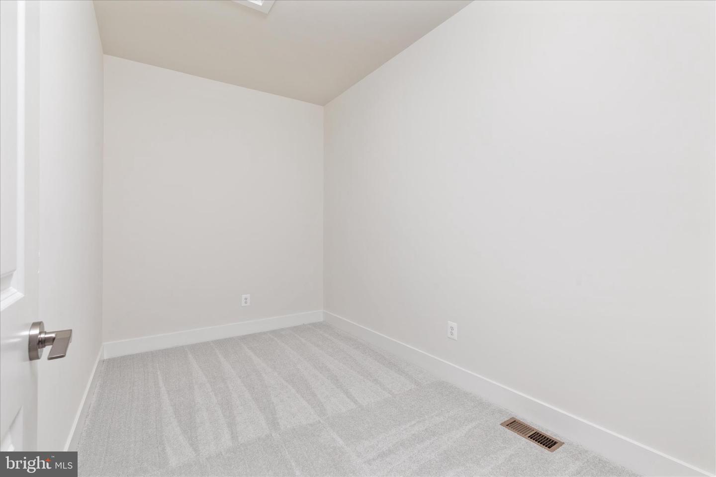 114 HEYFORD DR, STEPHENSON, Virginia 22656, 4 Bedrooms Bedrooms, ,4 BathroomsBathrooms,Residential,For sale,114 HEYFORD DR,VAFV2039112 MLS # VAFV2039112