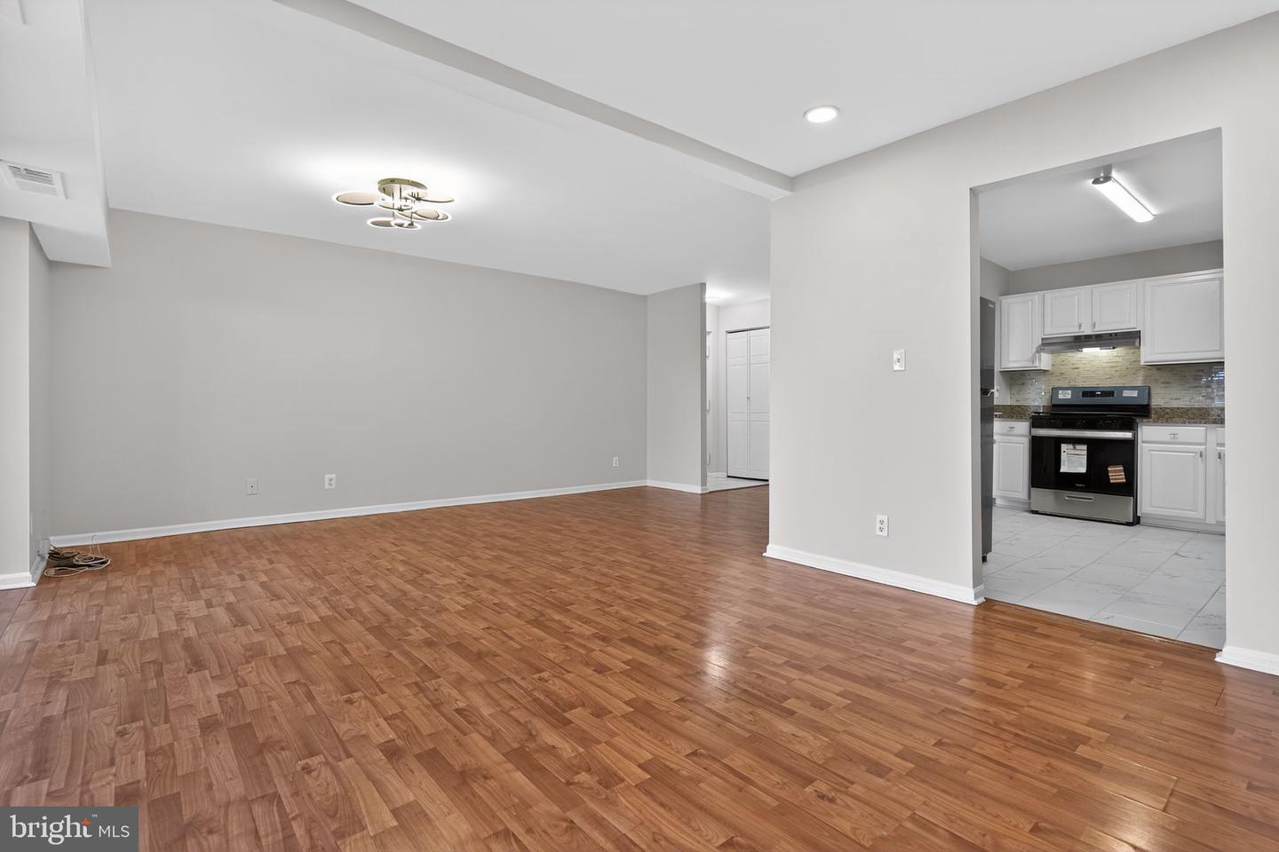 4400 ISLAND PL #302, ANNANDALE, Virginia 22003, 2 Bedrooms Bedrooms, ,2 BathroomsBathrooms,Residential,For sale,4400 ISLAND PL #302,VAFX2286612 MLS # VAFX2286612