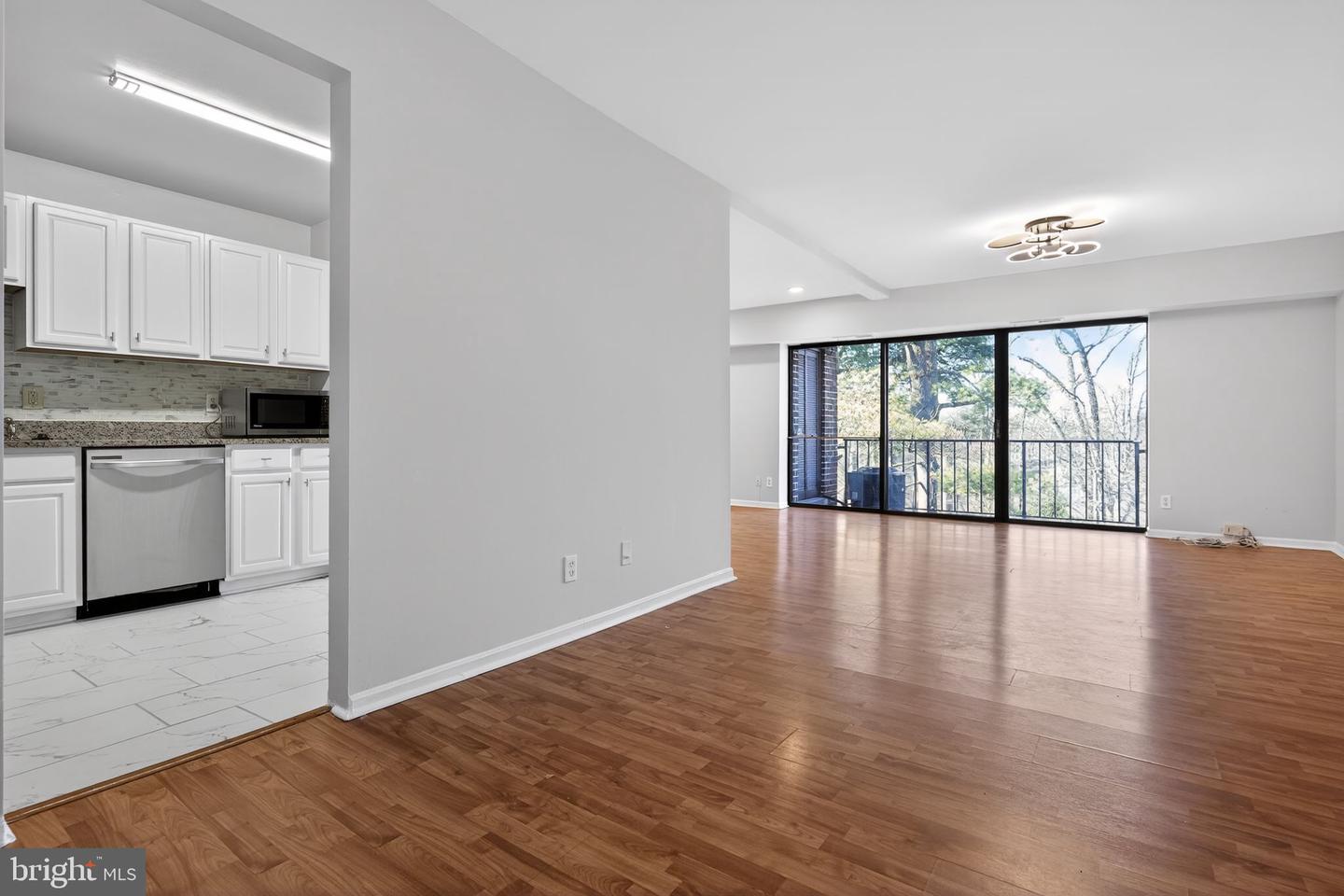 4400 ISLAND PL #302, ANNANDALE, Virginia 22003, 2 Bedrooms Bedrooms, ,2 BathroomsBathrooms,Residential,For sale,4400 ISLAND PL #302,VAFX2286612 MLS # VAFX2286612