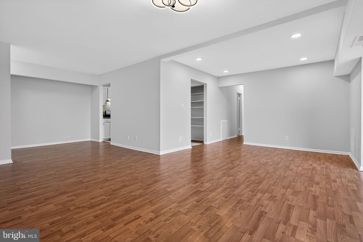 4400 ISLAND PL #302, ANNANDALE, Virginia 22003, 2 Bedrooms Bedrooms, ,2 BathroomsBathrooms,Residential,For sale,4400 ISLAND PL #302,VAFX2286612 MLS # VAFX2286612