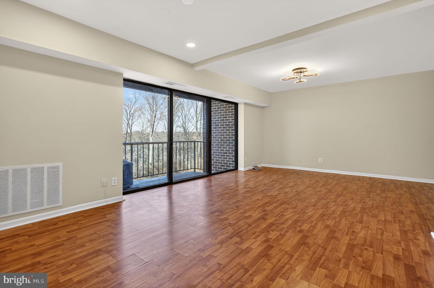 4400 ISLAND PL #302, ANNANDALE, Virginia 22003, 2 Bedrooms Bedrooms, ,2 BathroomsBathrooms,Residential,For sale,4400 ISLAND PL #302,VAFX2286612 MLS # VAFX2286612