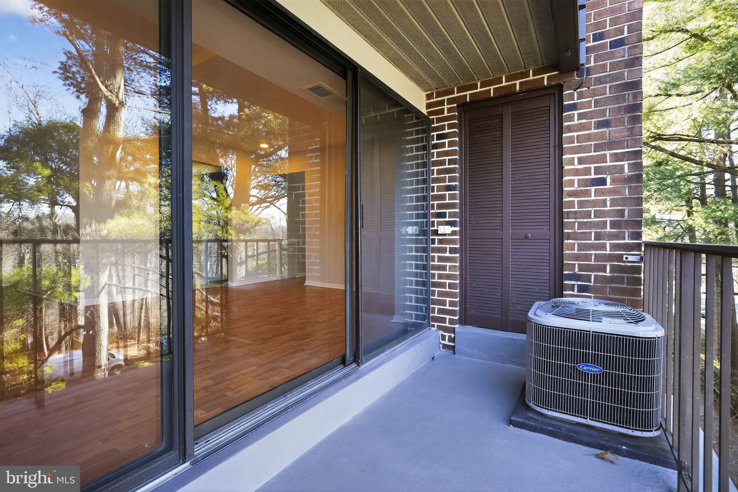 4400 ISLAND PL #302, ANNANDALE, Virginia 22003, 2 Bedrooms Bedrooms, ,2 BathroomsBathrooms,Residential,For sale,4400 ISLAND PL #302,VAFX2286612 MLS # VAFX2286612