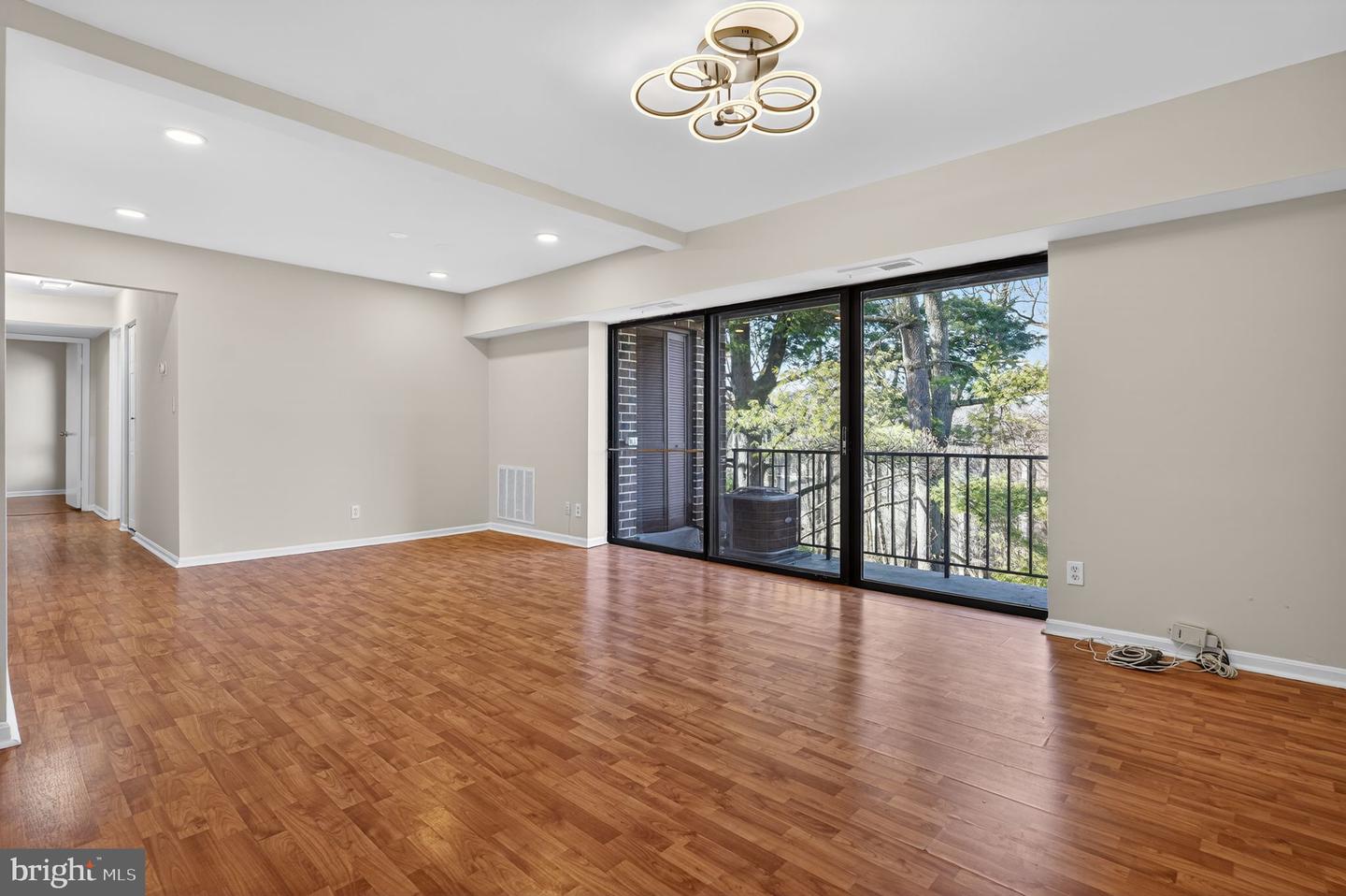 4400 ISLAND PL #302, ANNANDALE, Virginia 22003, 2 Bedrooms Bedrooms, ,2 BathroomsBathrooms,Residential,For sale,4400 ISLAND PL #302,VAFX2286612 MLS # VAFX2286612