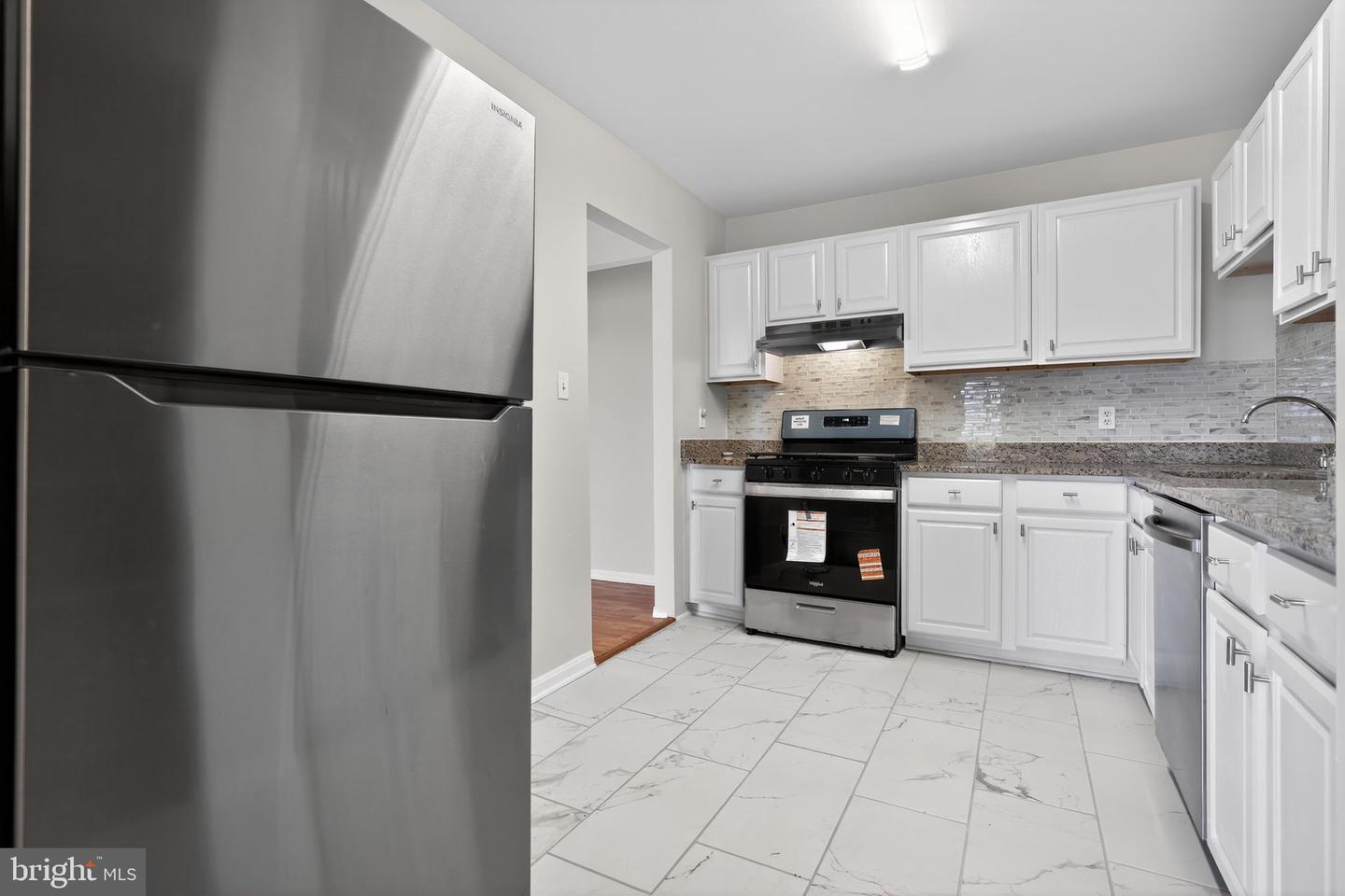 4400 ISLAND PL #302, ANNANDALE, Virginia 22003, 2 Bedrooms Bedrooms, ,2 BathroomsBathrooms,Residential,For sale,4400 ISLAND PL #302,VAFX2286612 MLS # VAFX2286612