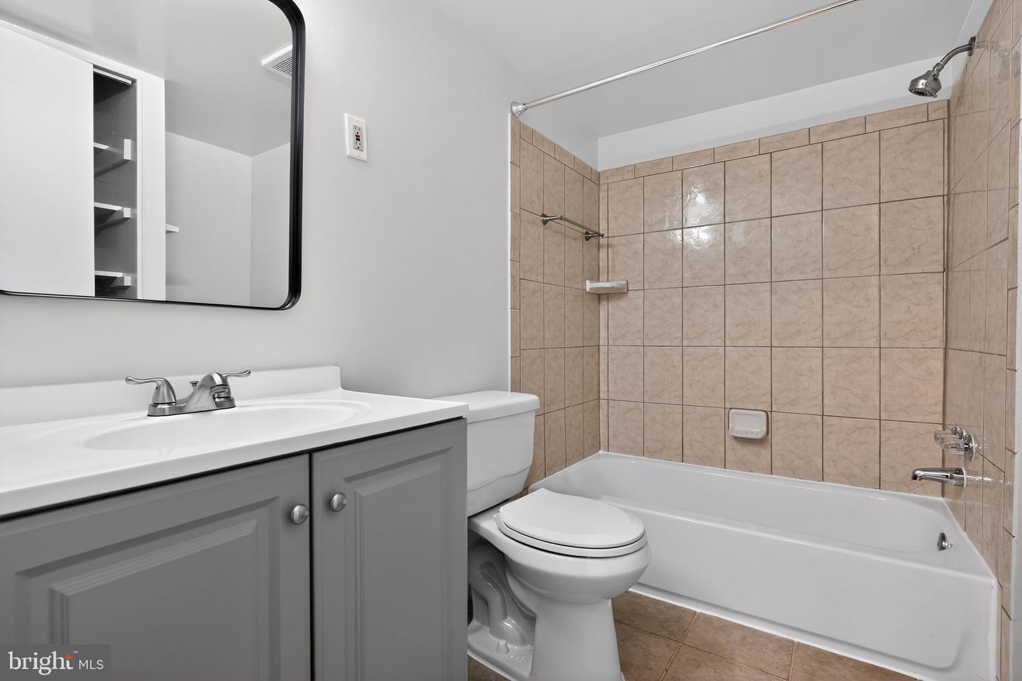 4400 ISLAND PL #302, ANNANDALE, Virginia 22003, 2 Bedrooms Bedrooms, ,2 BathroomsBathrooms,Residential,For sale,4400 ISLAND PL #302,VAFX2286612 MLS # VAFX2286612