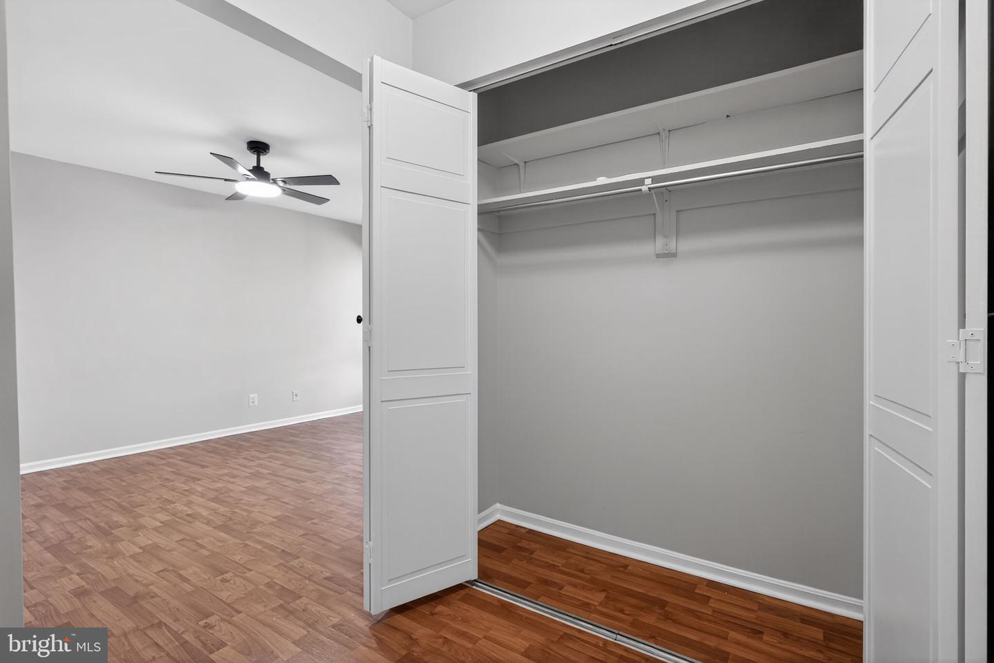 4400 ISLAND PL #302, ANNANDALE, Virginia 22003, 2 Bedrooms Bedrooms, ,2 BathroomsBathrooms,Residential,For sale,4400 ISLAND PL #302,VAFX2286612 MLS # VAFX2286612