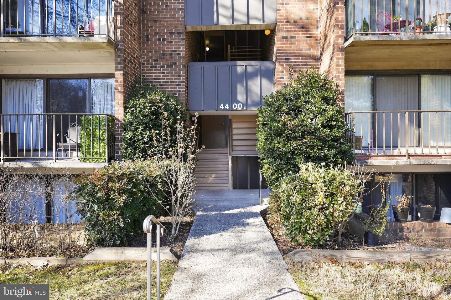 4400 ISLAND PL #302, ANNANDALE, Virginia 22003, 2 Bedrooms Bedrooms, ,2 BathroomsBathrooms,Residential,For sale,4400 ISLAND PL #302,VAFX2286612 MLS # VAFX2286612