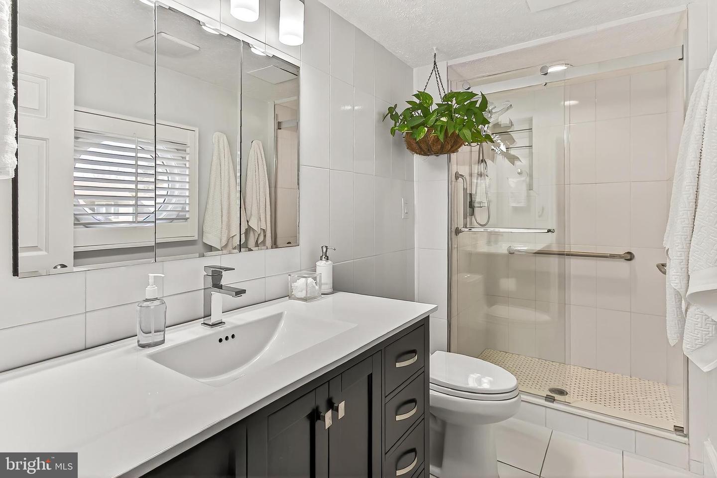 3826 BEECH DOWN DR, CHANTILLY, Virginia 20151, 3 Bedrooms Bedrooms, ,2 BathroomsBathrooms,Residential,For sale,3826 BEECH DOWN DR,VAFX2286782 MLS # VAFX2286782