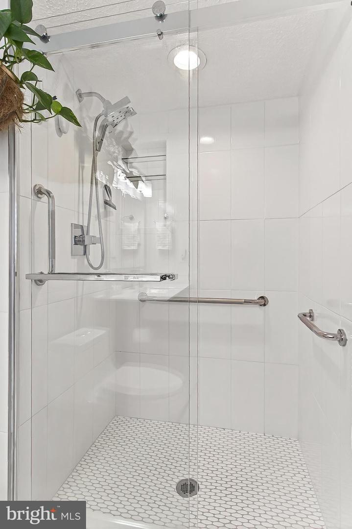 3826 BEECH DOWN DR, CHANTILLY, Virginia 20151, 3 Bedrooms Bedrooms, ,2 BathroomsBathrooms,Residential,For sale,3826 BEECH DOWN DR,VAFX2286782 MLS # VAFX2286782