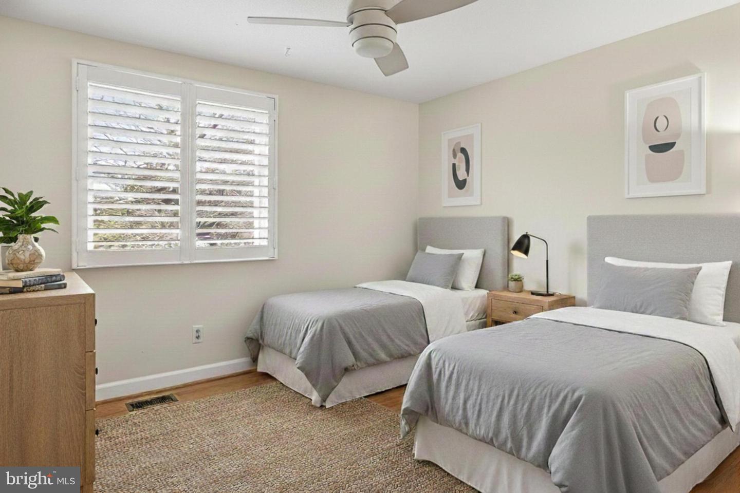 3826 BEECH DOWN DR, CHANTILLY, Virginia 20151, 3 Bedrooms Bedrooms, ,2 BathroomsBathrooms,Residential,For sale,3826 BEECH DOWN DR,VAFX2286782 MLS # VAFX2286782