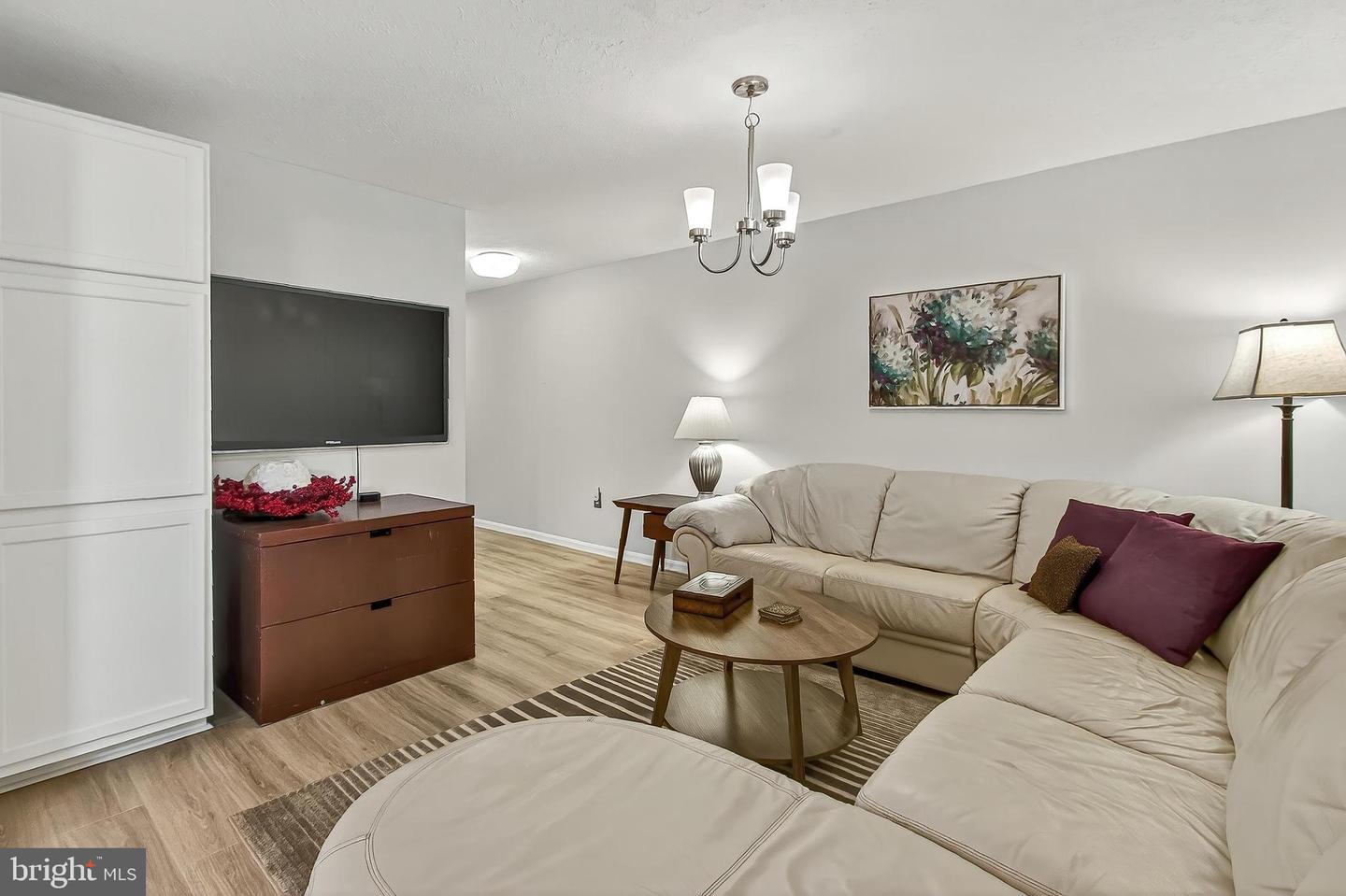 3826 BEECH DOWN DR, CHANTILLY, Virginia 20151, 3 Bedrooms Bedrooms, ,2 BathroomsBathrooms,Residential,For sale,3826 BEECH DOWN DR,VAFX2286782 MLS # VAFX2286782