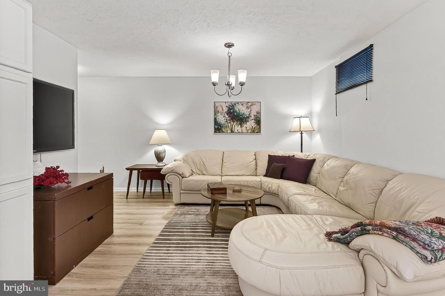 3826 BEECH DOWN DR, CHANTILLY, Virginia 20151, 3 Bedrooms Bedrooms, ,2 BathroomsBathrooms,Residential,For sale,3826 BEECH DOWN DR,VAFX2286782 MLS # VAFX2286782