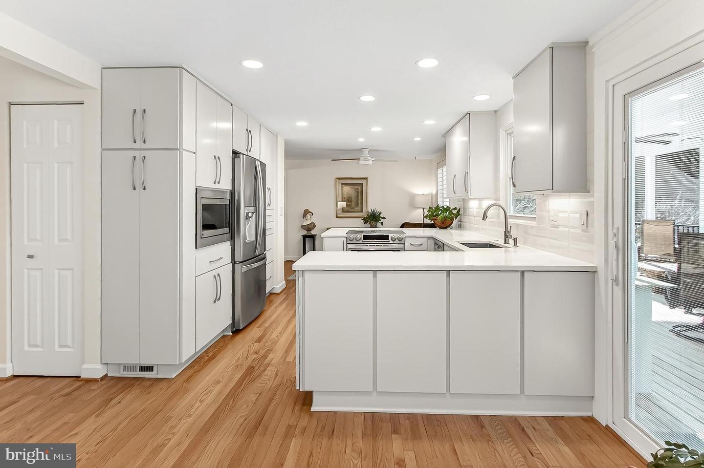 3826 BEECH DOWN DR, CHANTILLY, Virginia 20151, 3 Bedrooms Bedrooms, ,2 BathroomsBathrooms,Residential,For sale,3826 BEECH DOWN DR,VAFX2286782 MLS # VAFX2286782