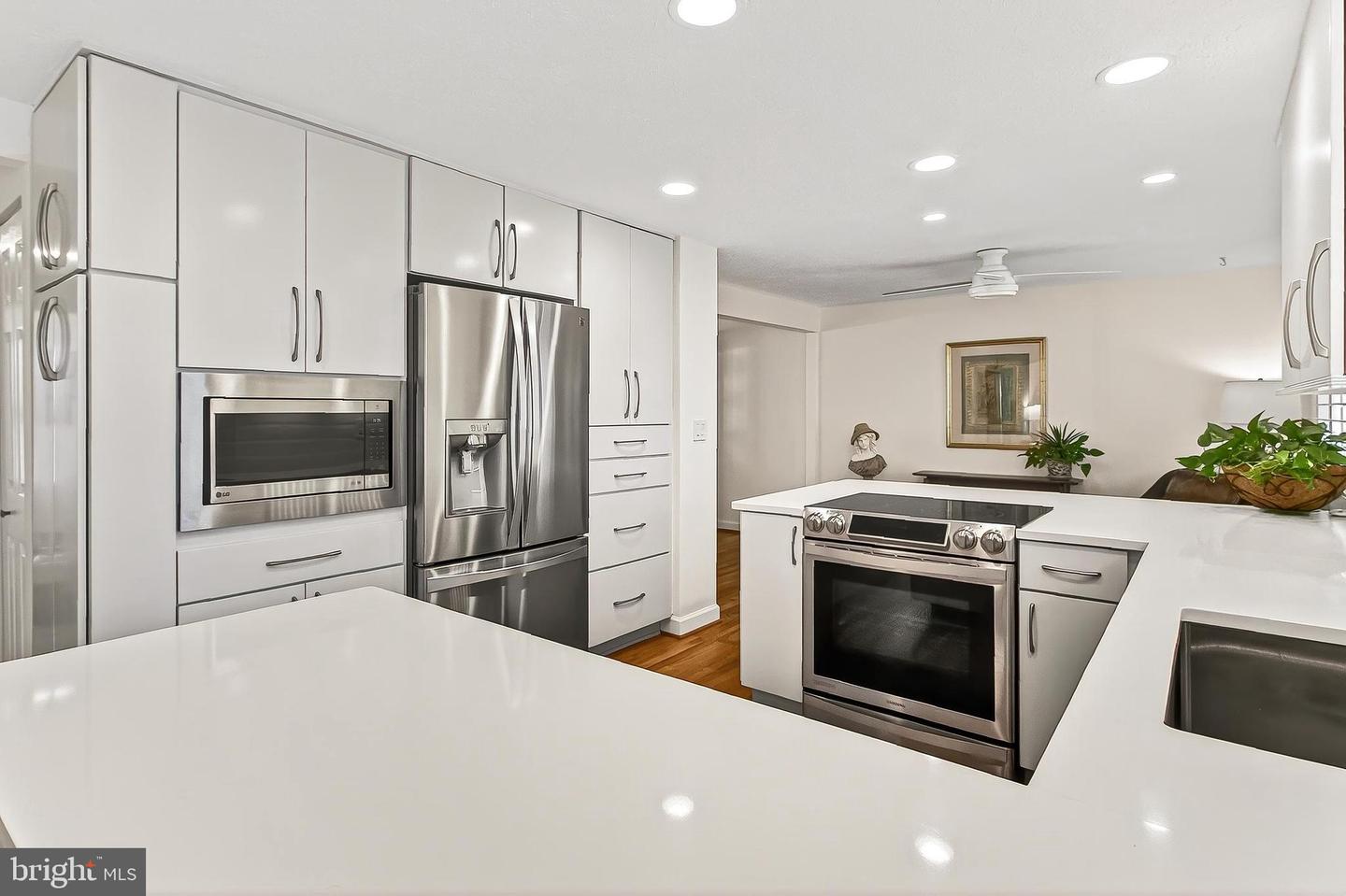 3826 BEECH DOWN DR, CHANTILLY, Virginia 20151, 3 Bedrooms Bedrooms, ,2 BathroomsBathrooms,Residential,For sale,3826 BEECH DOWN DR,VAFX2286782 MLS # VAFX2286782