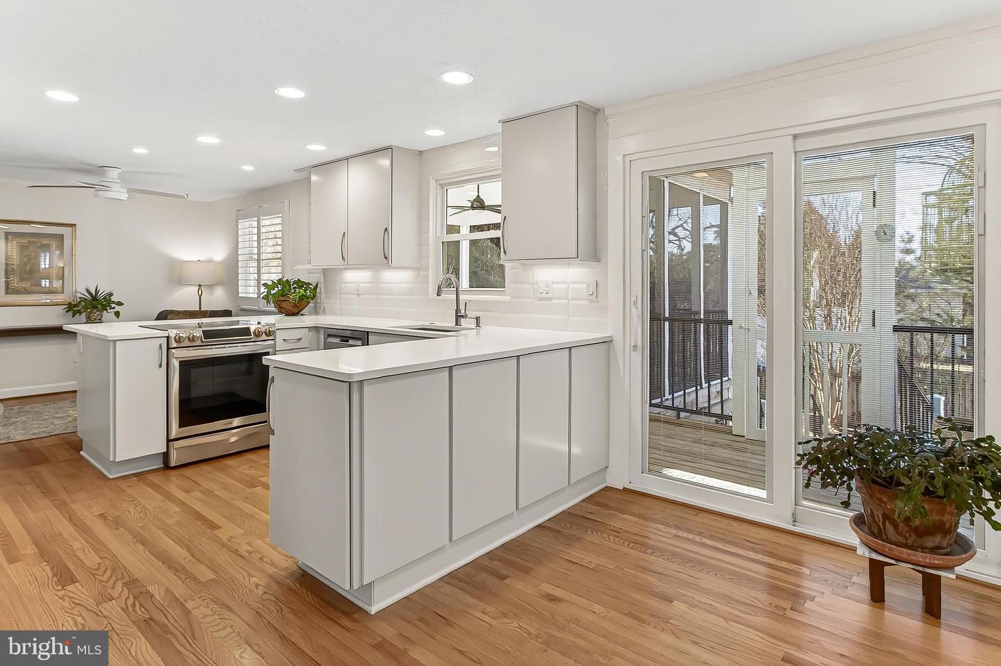 3826 BEECH DOWN DR, CHANTILLY, Virginia 20151, 3 Bedrooms Bedrooms, ,2 BathroomsBathrooms,Residential,For sale,3826 BEECH DOWN DR,VAFX2286782 MLS # VAFX2286782